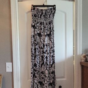 Elegant Black and White Women's Strapless Maxi Dress